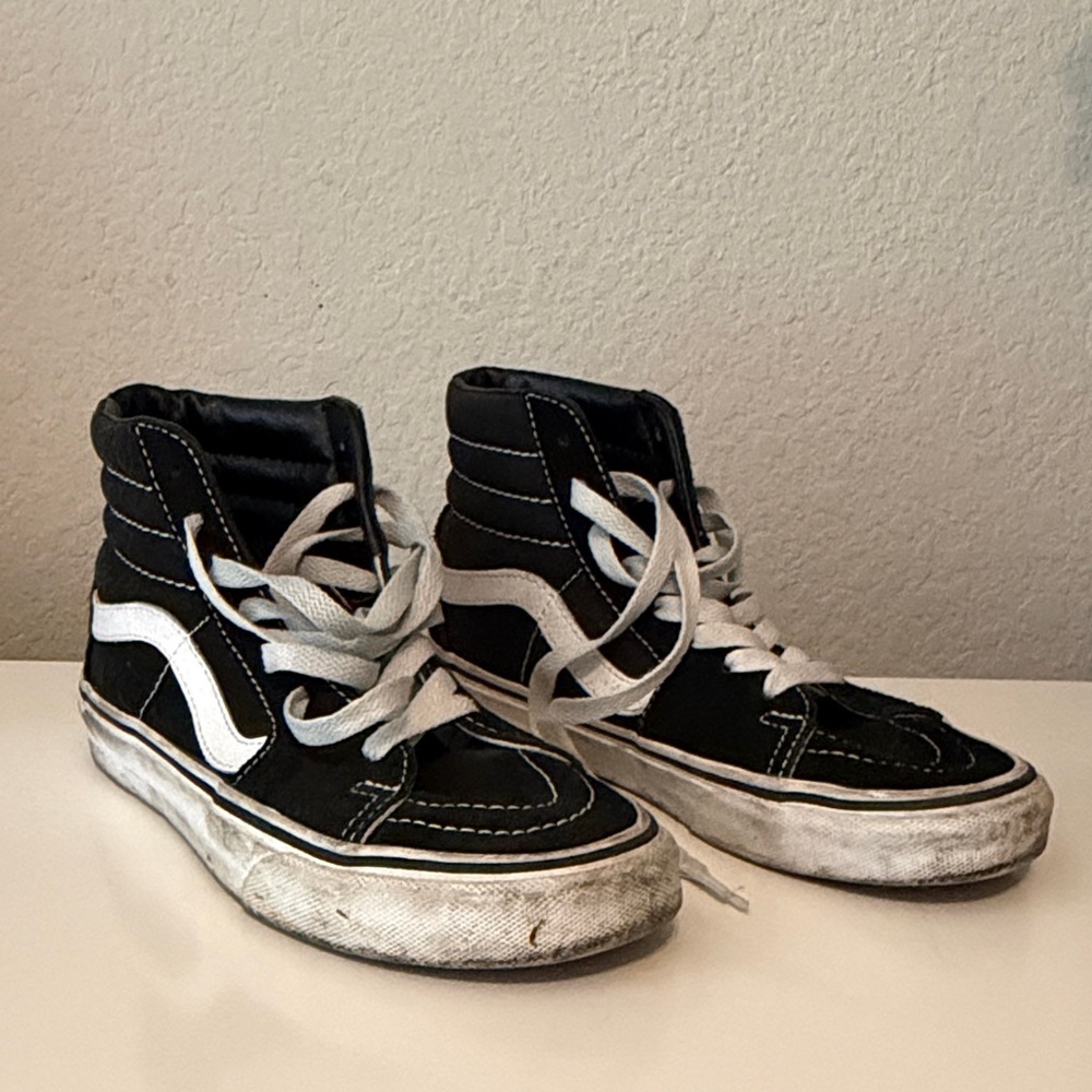 Women’s High-Top Black Vans